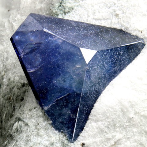 Bénitoïte de Benitoite Gem Mine, Californie, USA