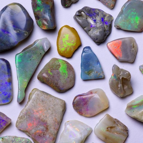 Opale noble en pierres roulées