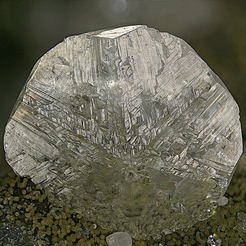Chabazite maclée de Nickel quarry, Hesse, Allemagne © Volker Betz