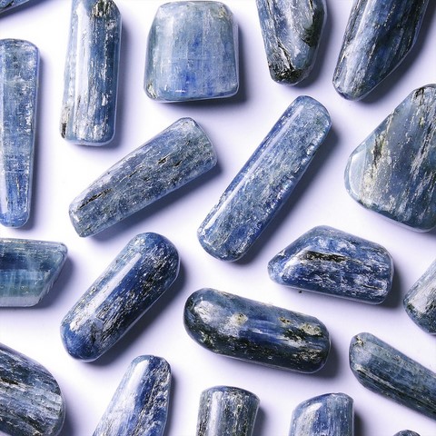 Kyanite Chakra de la gorge - VISHUDDHA - Chakra du troisième oeil - AJNA - Ouïe, gorge, sexe, communication, calme, peur, colère, intuition