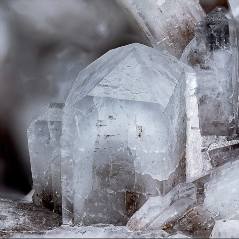 Édingtonite du complexe alcalin de Ice River, Canada © Gianfranco Ciccolini