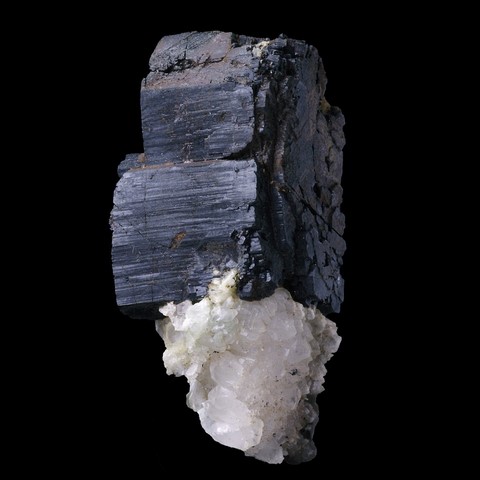 Babingtonite de Hongquizhen Quarry, Meigu Co., Liangshan, Sichuan Province, Chine
