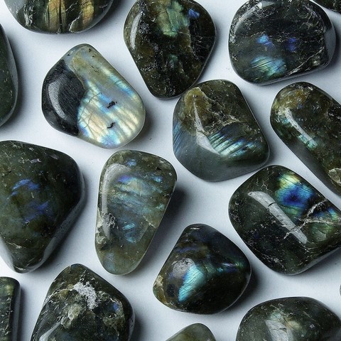 Labradorite Chakra du troisième oeil - AJNA - Chakra de la gorge - VISHUDDHA - Stress, hormones, tension, fatigue, digestion, circulation sanguine, anti-inflammatoire, protection, lucidité, intelligence, inspiration, intuition