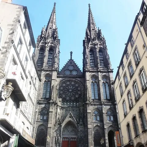 Cathédrale de Clermont-Fd en trachyandésite